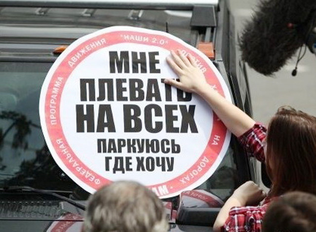 Власти арестовали активиста «СтопХам» после драки с «казаками». КПРФ видит в них «титушек»