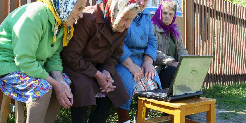 Московским ветеранам на 9 мая подарят подержанные телефоны и компьютеры