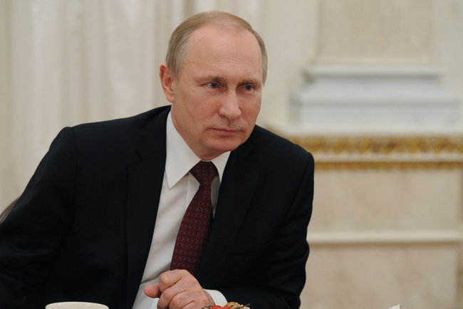 «Клешнепожатие крепкое». Соцсети шутят о пропавшем Путине