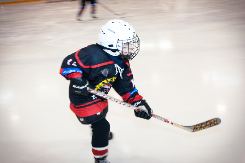 Видео: массовая драка 8-летних хоккеистов в Казани