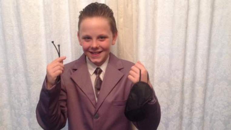11-летнего школьника выгнали с праздника за костюм героя из «50 оттенков серого»