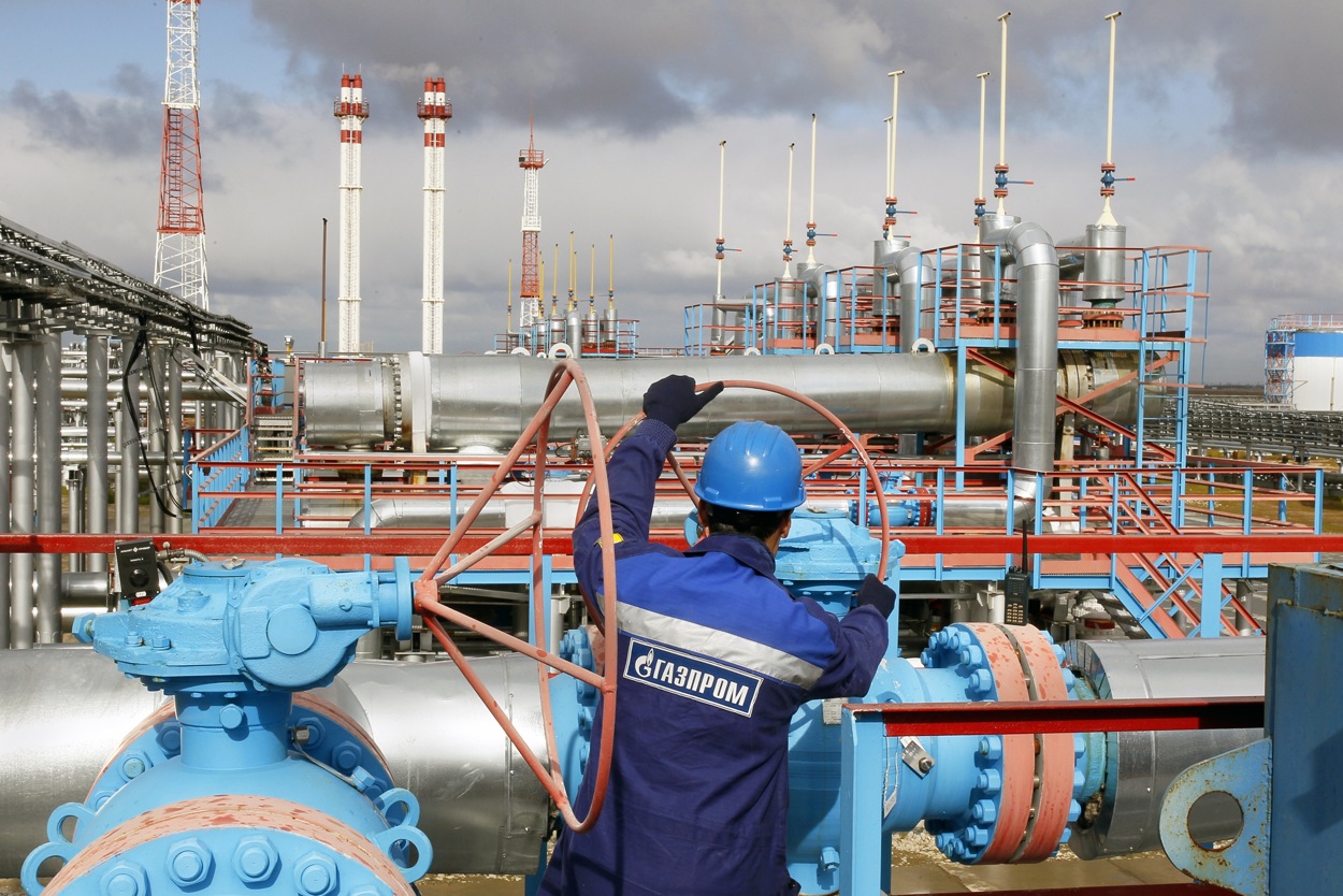 «Газпром» сократил прибыль в 7 раз, но увеличил выплаты руководству