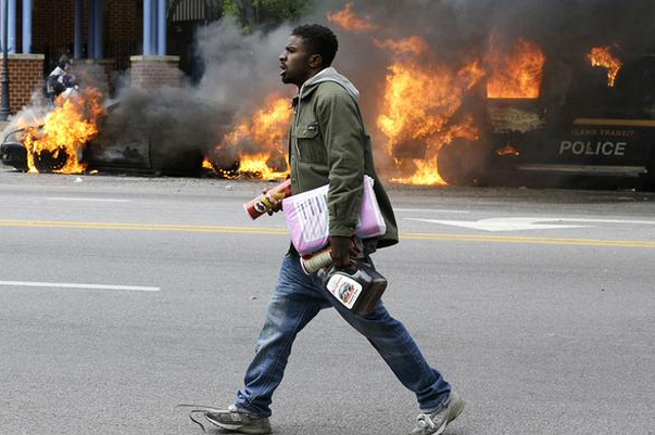 Массовые беспорядки в Балтиморе: погромы, пожары и столкновения с полицией