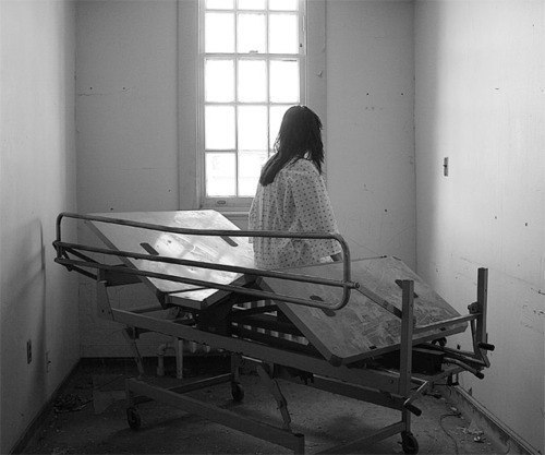 СМИ: в психиатрической клинике детей привязывали к кроватям для «успокоения»