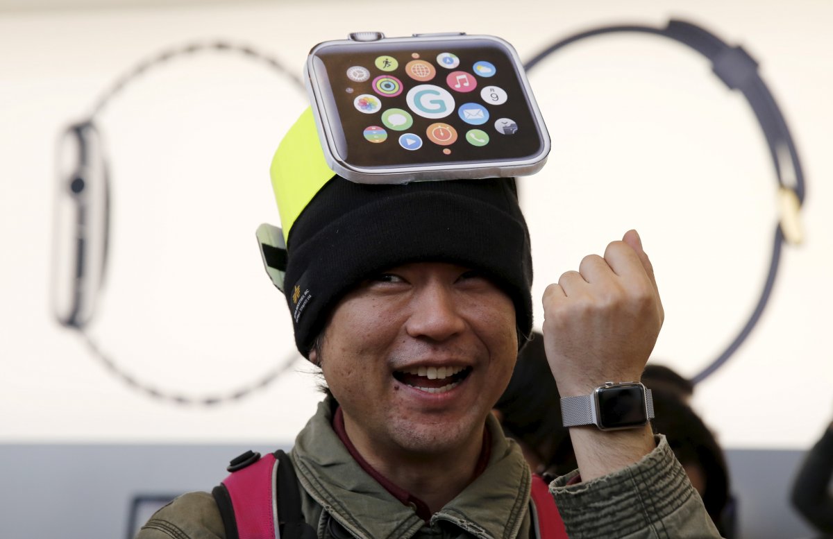 Apple Watch: фанаты, демонтаж, испытания, пародии и цена в России