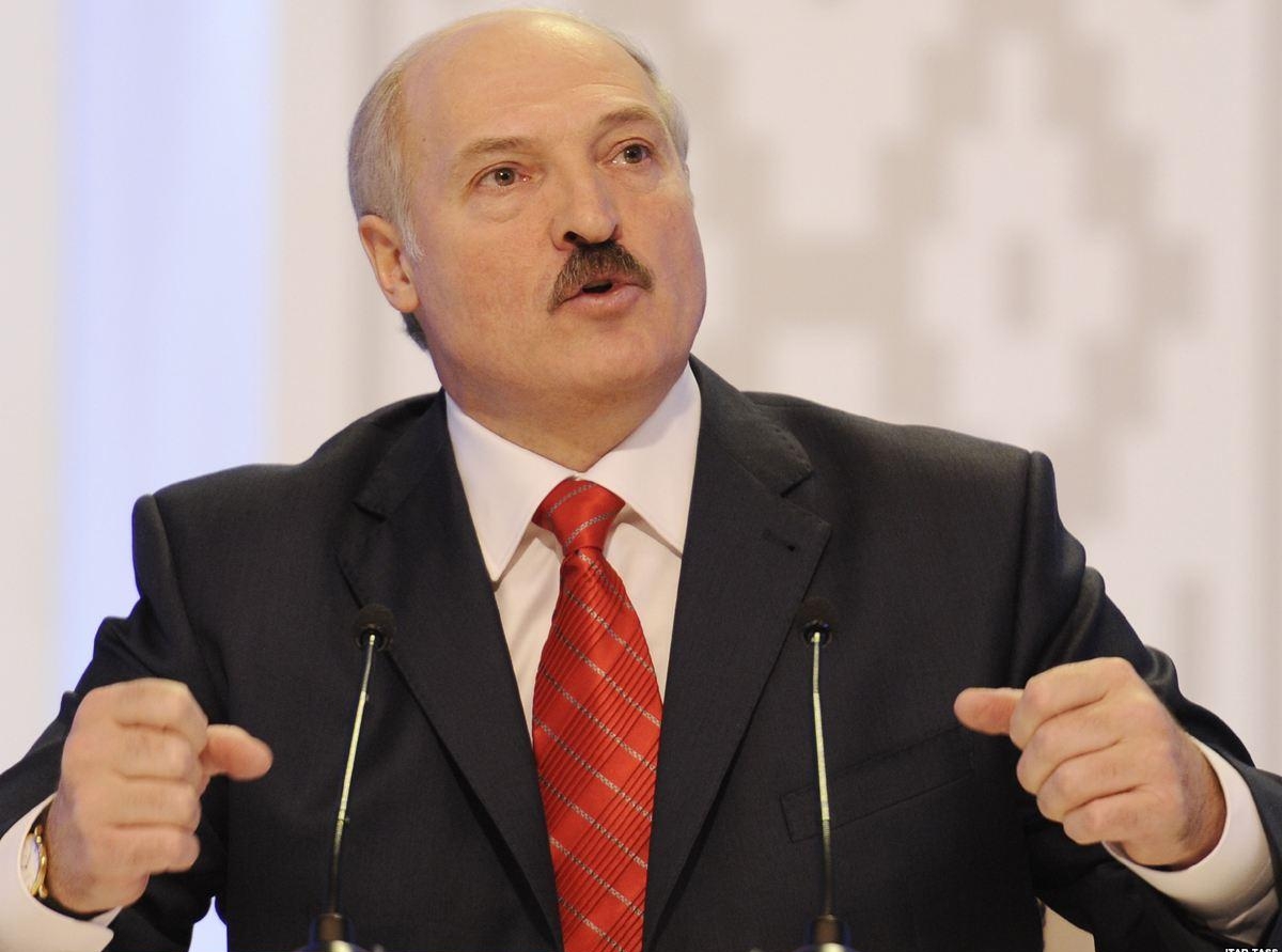 Лукашенко признался, что поколотил тракториста