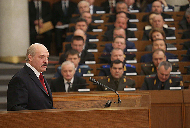 «У него вода как надои у Путина». Как Белоруссия слушала послание Лукашенко