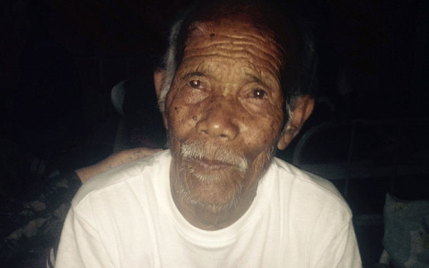 101-летний старик провел неделю под завалами в Непале