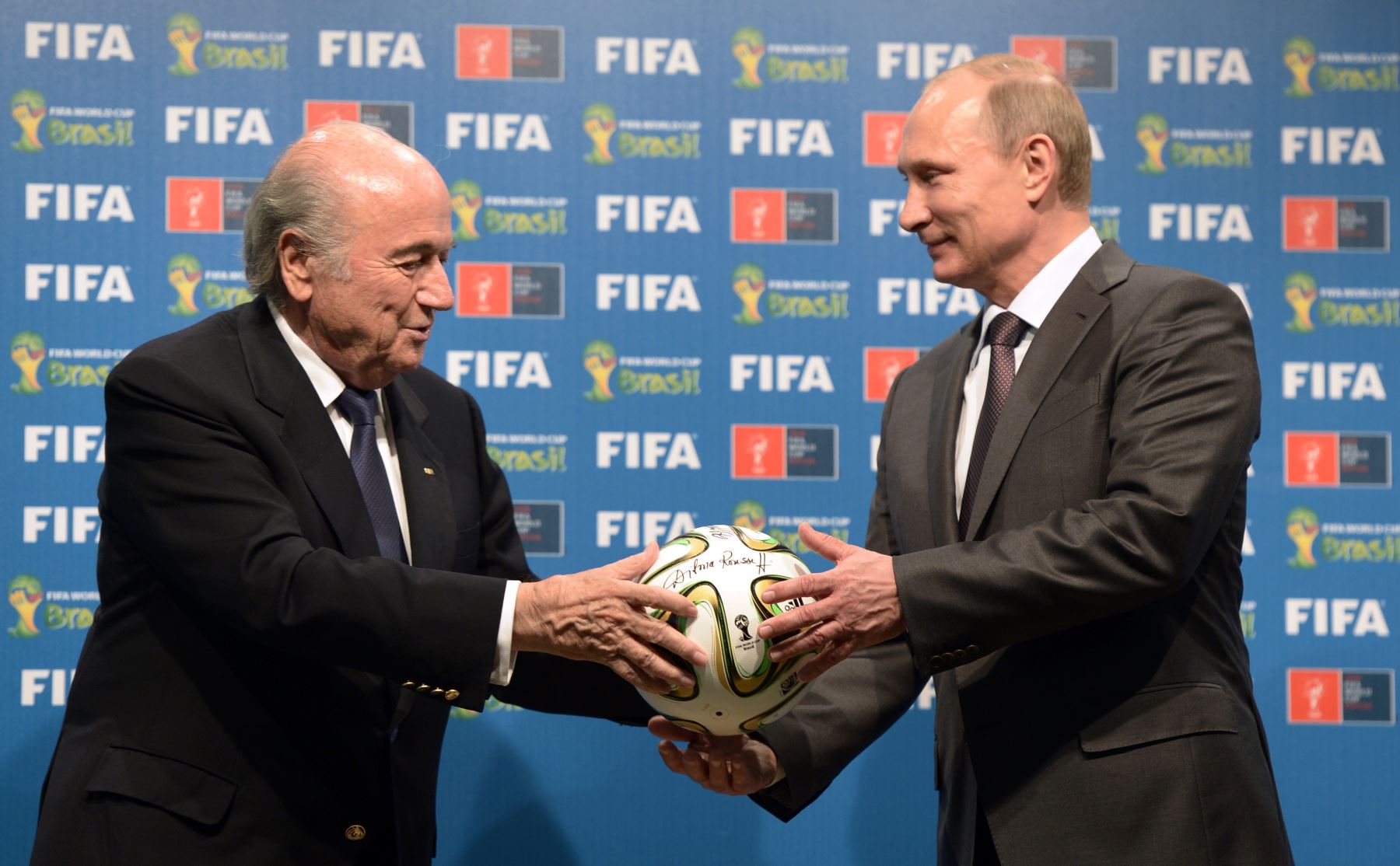 Путин считает скандал в ФИФА результатом политических происков США