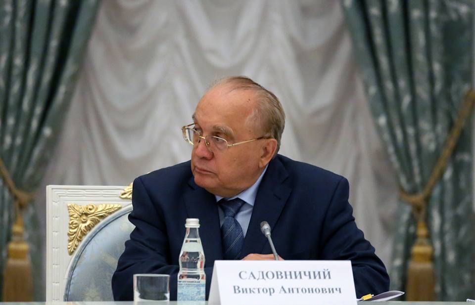 Ректор МГУ Садовничий зачитал Путину доклад 2-летней давности