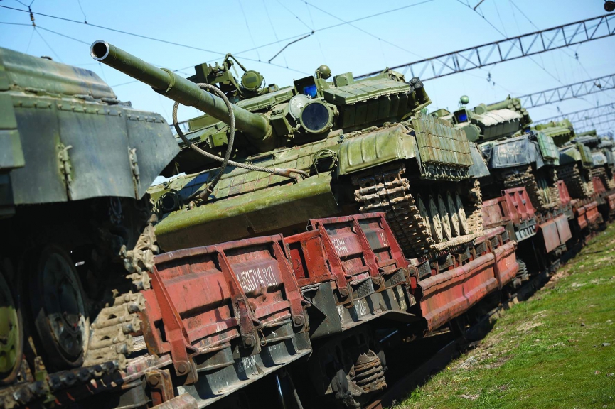 Reuters: Россия стягивает войска в Ростовскую область для переброски на Украину?