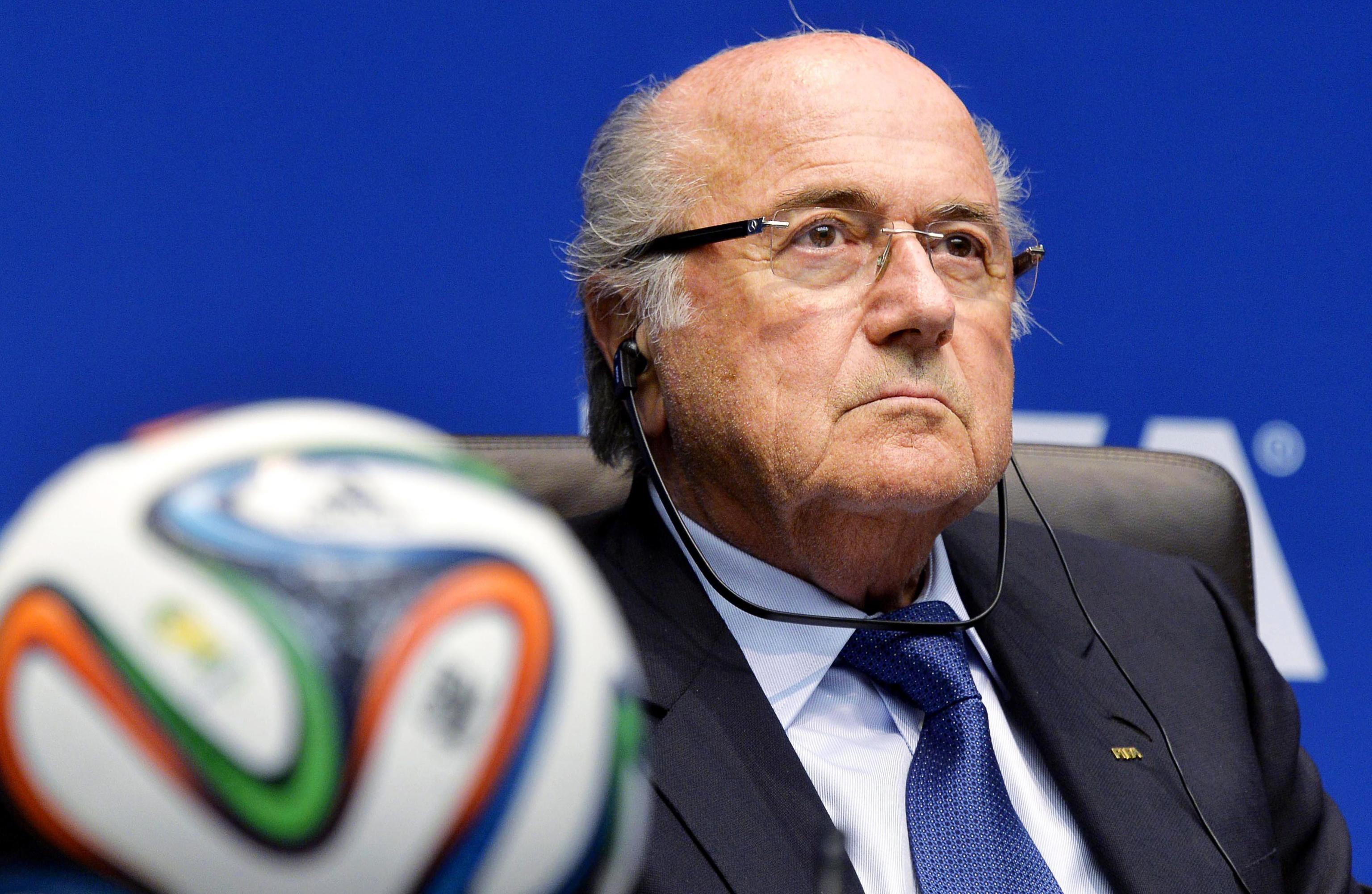 Йозеф Блаттер подает в отставку с поста президента ФИФА