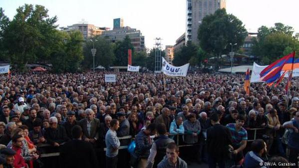 Акции протеста в Армении: недовольные вышли на улицы уже в пяти городах