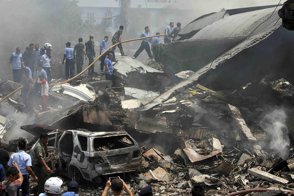 При крушении самолета в Индонезии погибло не менее 113 человек