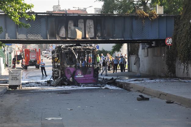 Видео: в Стамбуле в результате аварии взорвался автобус