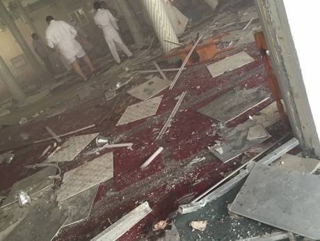 Взрыв в мечети в столице Кувейта унес жизни 25 человек