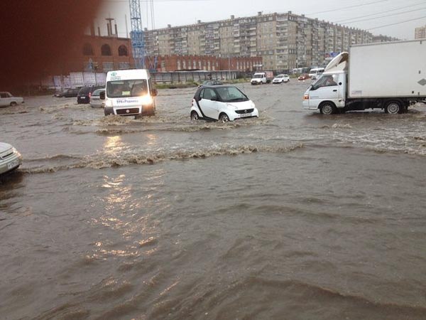Фото и видео: очередным утонувшим после дождя городом стал Челябинск