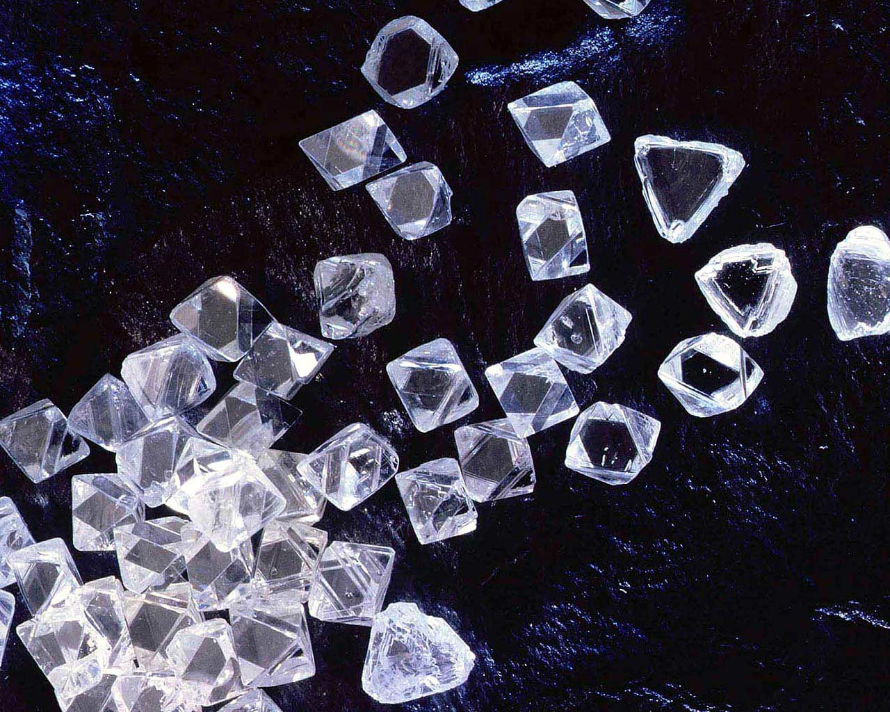 СМИ рассказали о пропаже крупной партии алмазов в Гохране