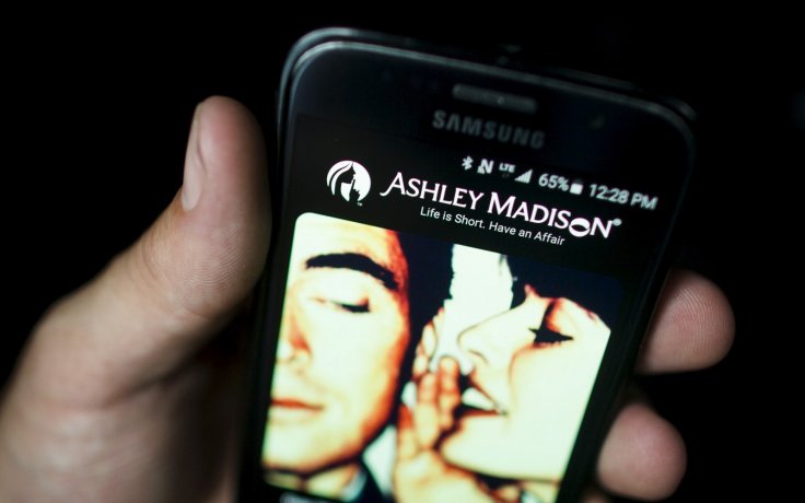 Взлом сайта Ashley Madison стал причиной как минимум двух самоубийств