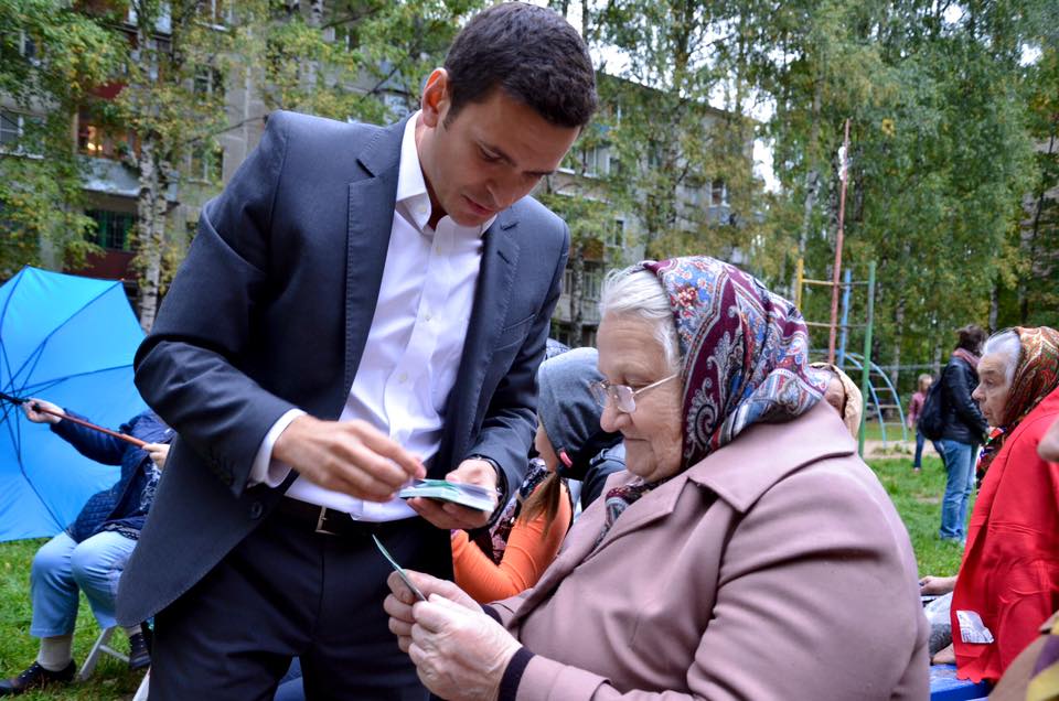 Шахматы, активность власти и обаяние для бабушек. Как оппозиция объясняет поражение в Костроме