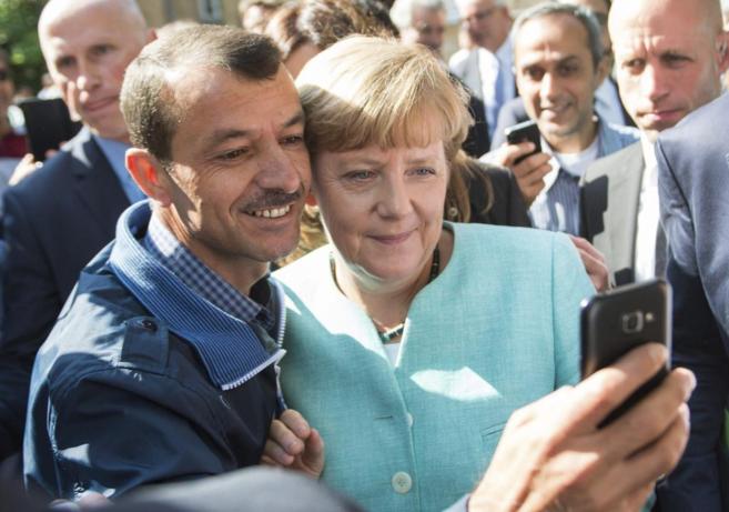 Ангела Меркель устроила «селфисессию» в лагере для беженцев
