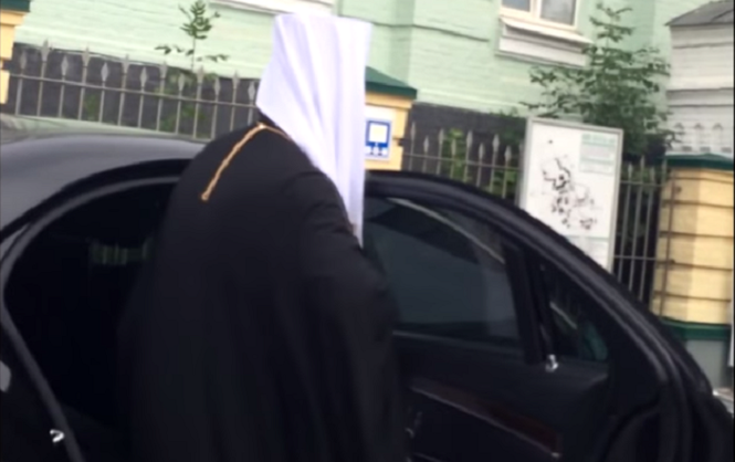 «Ничего, слава Богу». Настоятель Киевской Лавры нахамил полиции и уехал
