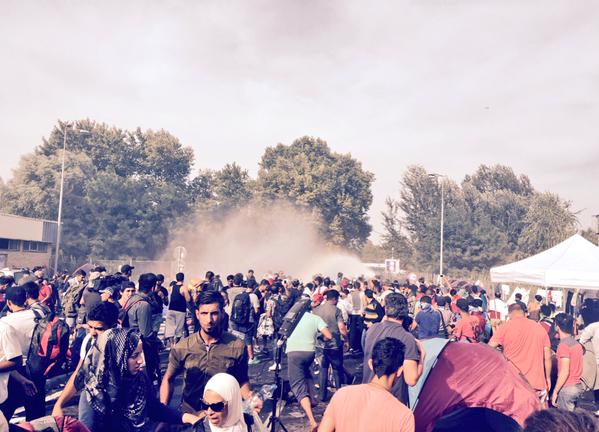 Штурм Европы: 20 венгерских полицейских пострадали в столкновениях с беженцами