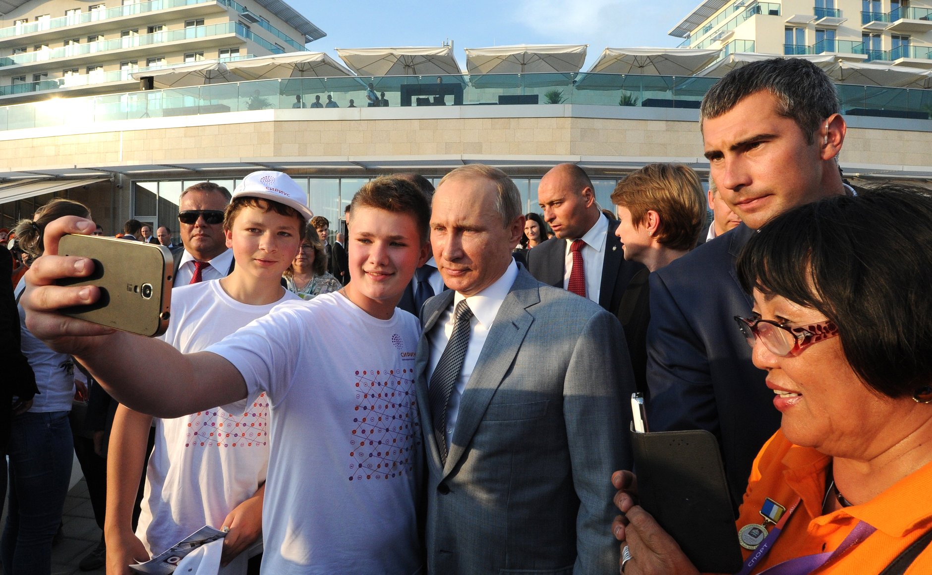 Видео: 11-летний мальчик расспросил Путина о причинах обвала рубля