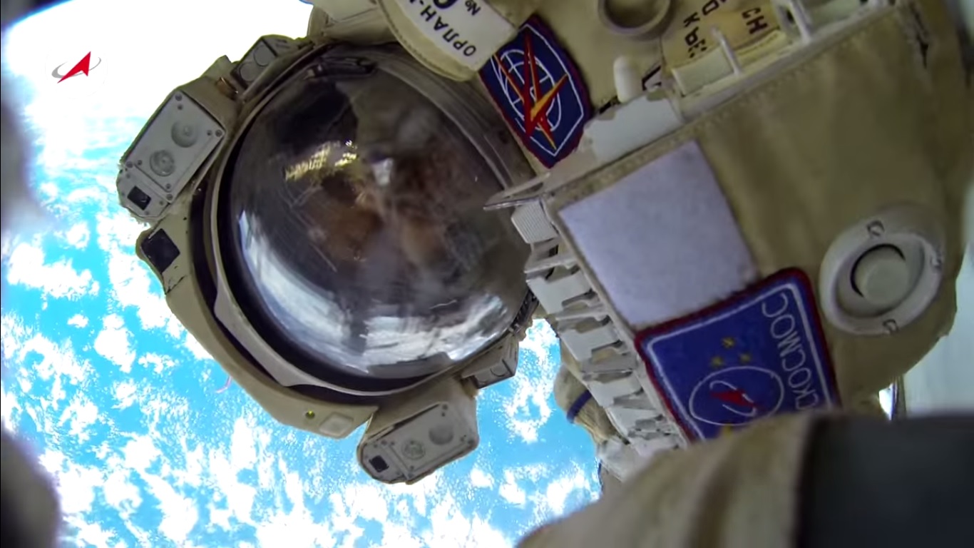 Видео: запись выхода в открытый космос с камер на скафандрах космонавтов