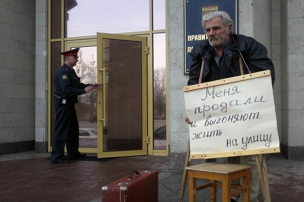 Умер инвалид, чей дом купили без его ведома, а потом сожгли