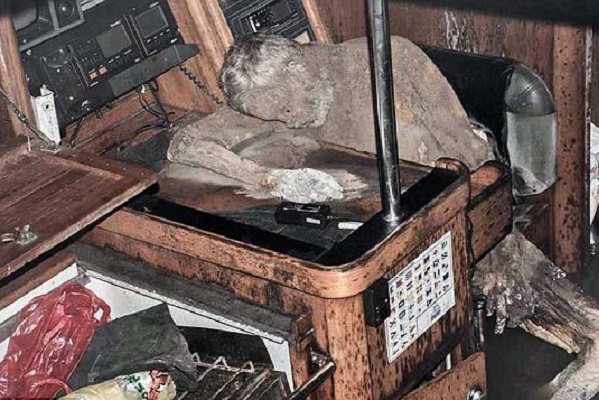«Летучий голландец». На Филиппинах нашли яхту с мумией капитана на борту