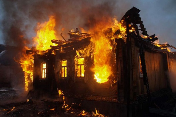 В Архангельской области трёх женщин приговорили за попытку «сжечь ведьму»
