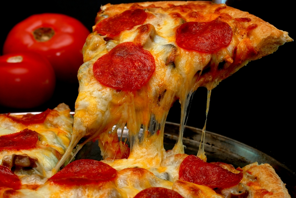 «Это прекрасно». Девушка, которая уплетает пиццу на виду у камер, набирает популярность в сети