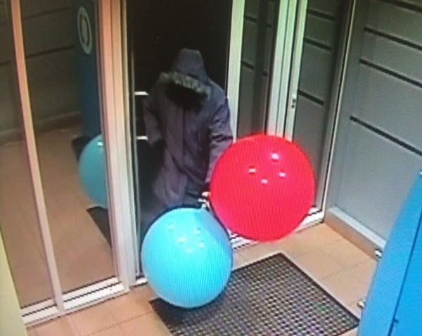Мужчина взорвал банкомат в Уфе с помощью воздушных шариков