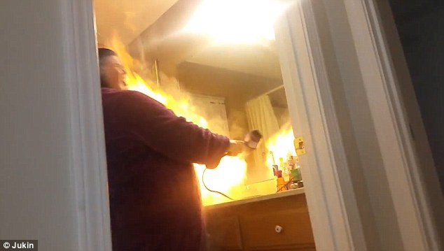 Видео: мужчина случайно поджёг свою жену во время пранка