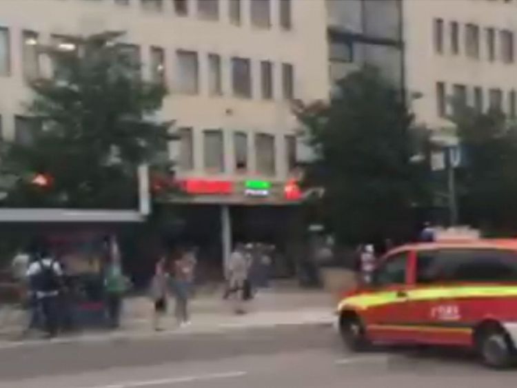 Стрельба в Мюнхене. Неизвестный напал на крупнейший торговый центр Баварии. Онлайн