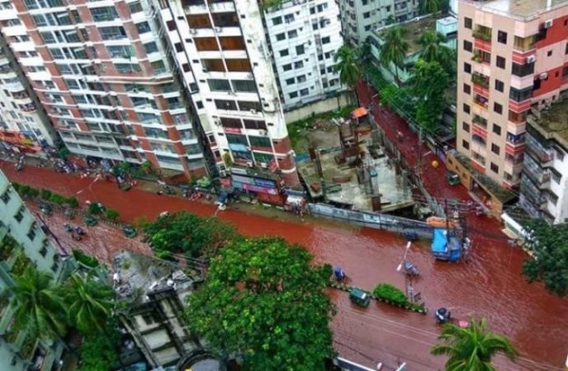 Просто добавь воды. В столице Бангладеш улицы превратились в кровавые реки