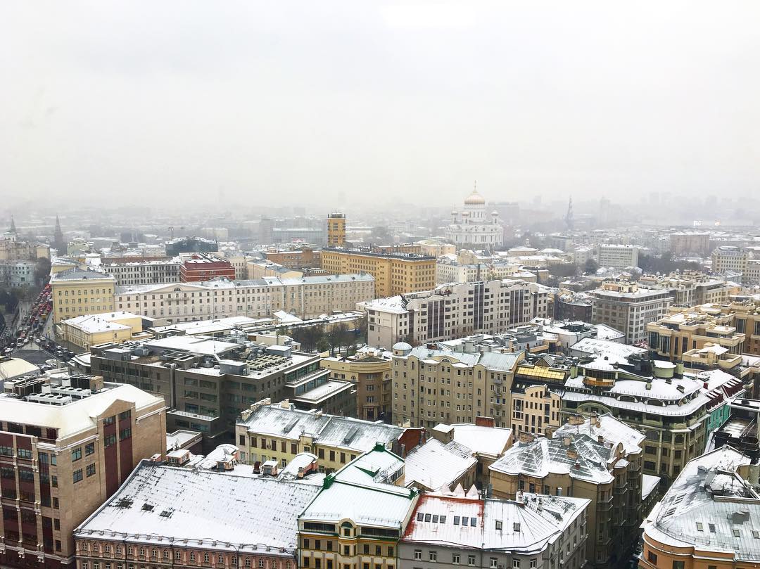 Фоторепортаж из соцсетей: первый снег в Москве