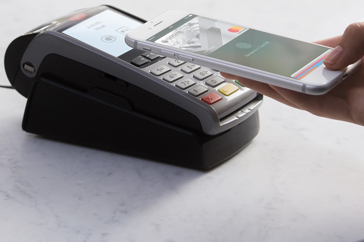 В России заработала система Apple Pay