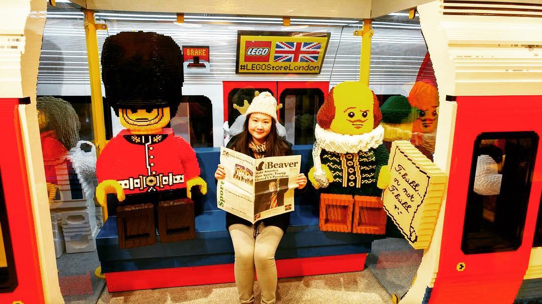 В Лондоне открылся крупнейший магазин LEGO, где можно собрать собственный портрет