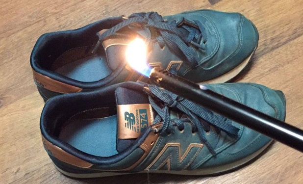 Американцы сжигают и топят кроссовки New Balance из-за поддержки компанией Трампа