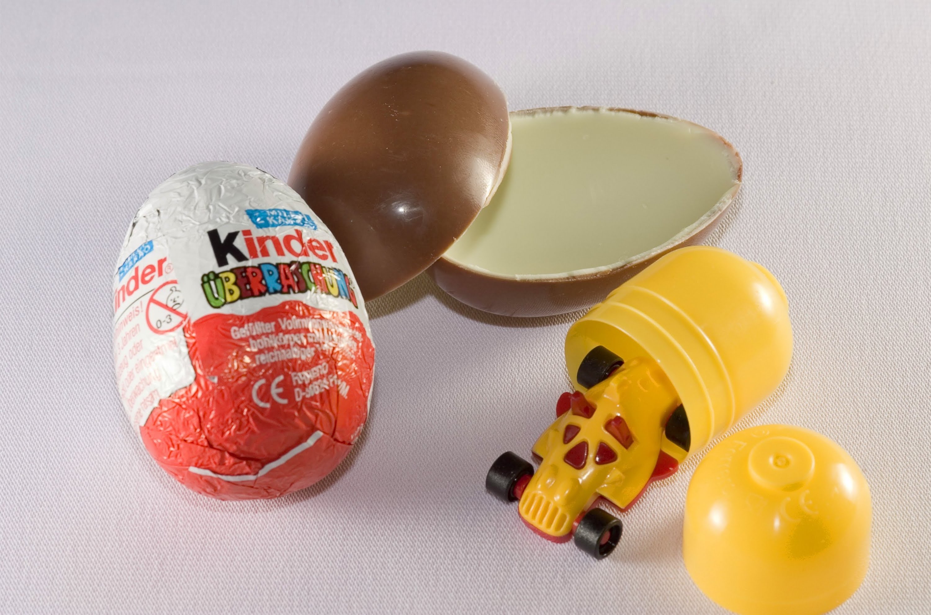 «Рабская работа». Игрушки для шоколадных яиц Kinder собирают румынские дети
