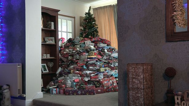 Британка купила своим детям 300 подарков на Рождество назло ненавистникам