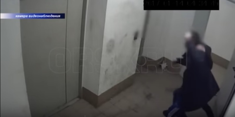 Вандалы из Орска вызывают лифт ногами. Записи с камер наблюдения возмутили жителей дома