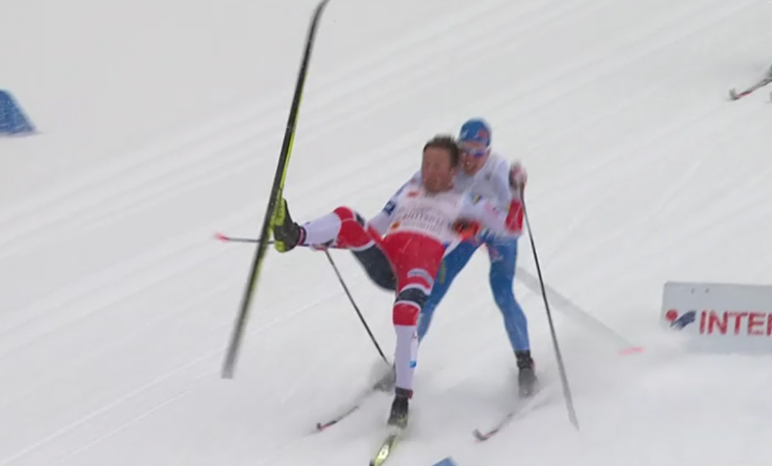 «Ты позволил России победить!» Споткнувшемуся на трассе норвежскому лыжнику устроили травлю из-за того, что он «отдал» золото русским