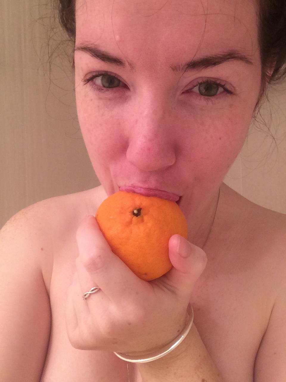 Существует сообщество людей, которые едят апельсины в душе, и им классно
