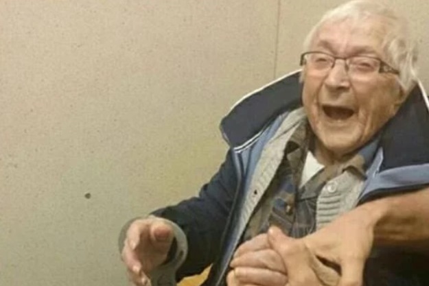 99-летнюю бабушку из Нидерландов задержала полиция. И старушка просто в восторге