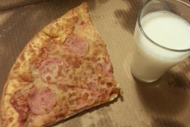 Пицца с молоком — вкуснятина или безумие? В твиттере не могут решить