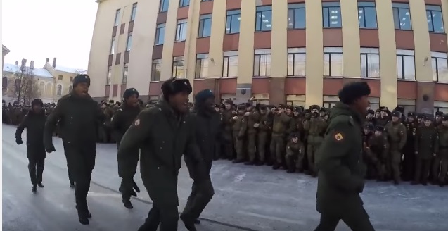 Видео: курсанты из Анголы победили на конкурсе строевой песни Военной академии в Санкт-Петербурге