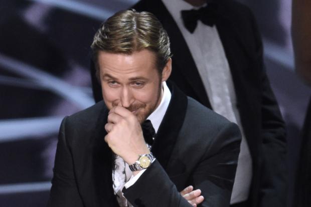 Райан Гослинг рассказал, почему ехидно смеялся во время путаницы с «Оскаром» за лучший фильм